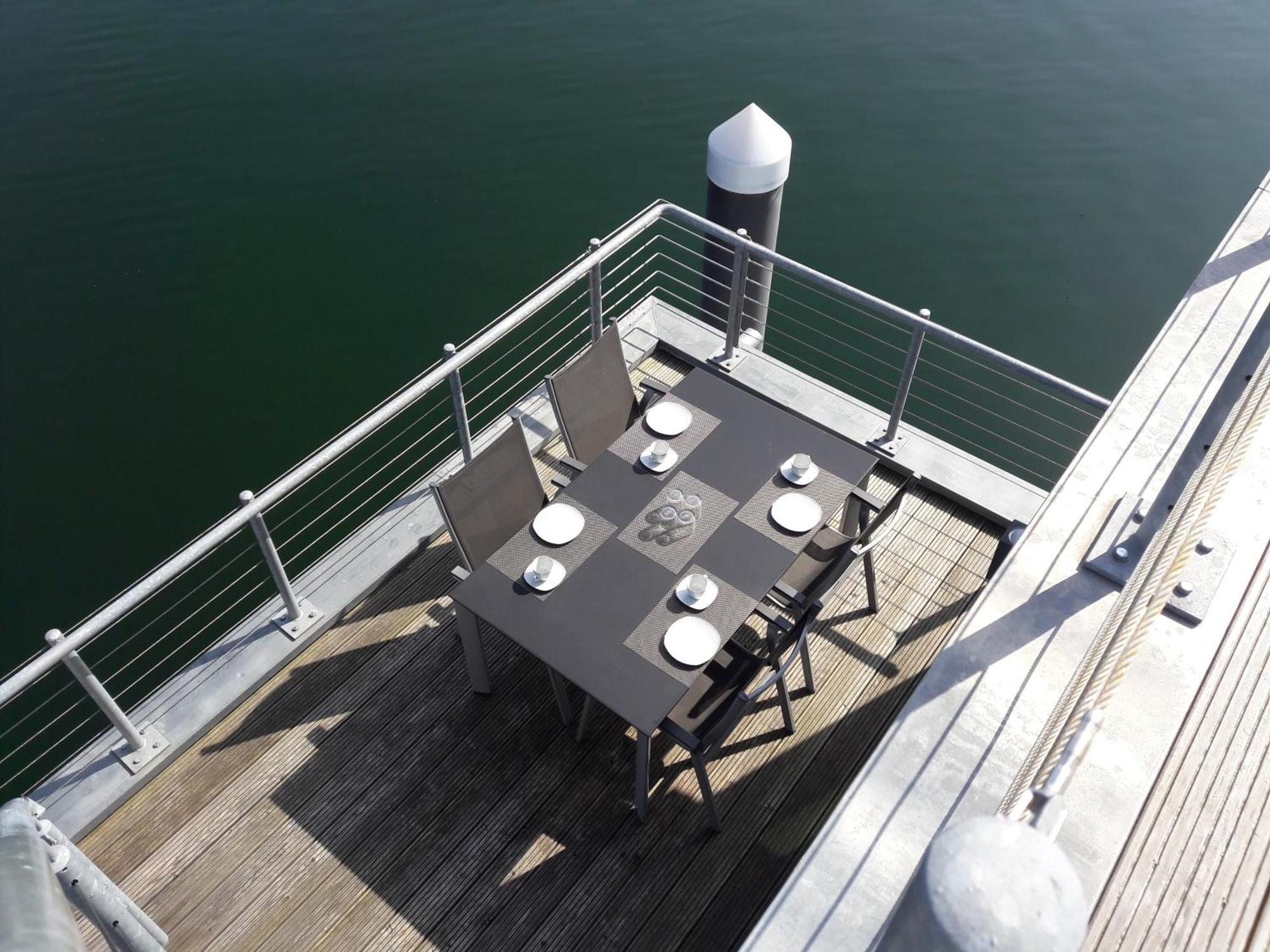 Schwimmendes Ferienhaus Antares One By Seeblick Ferien Oro, Rundum Wasser, Sauna 올페니츠 외부 사진