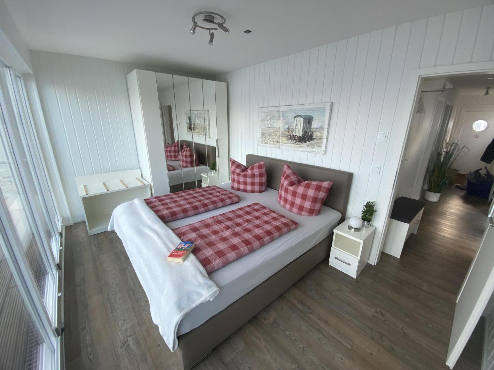 Schwimmendes Ferienhaus Antares One By Seeblick Ferien Oro, Rundum Wasser, Sauna 올페니츠 외부 사진