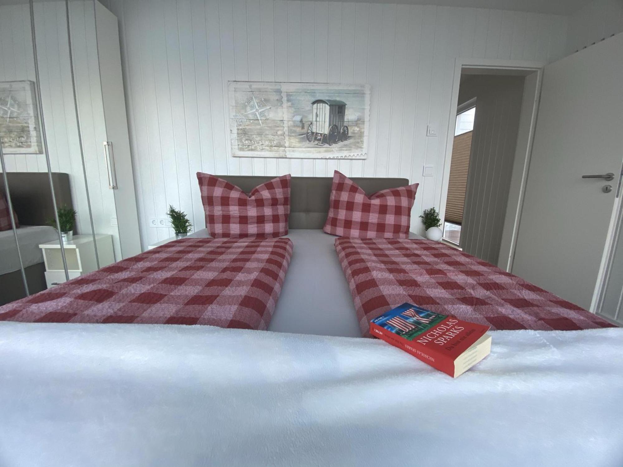 Schwimmendes Ferienhaus Antares One By Seeblick Ferien Oro, Rundum Wasser, Sauna 올페니츠 외부 사진