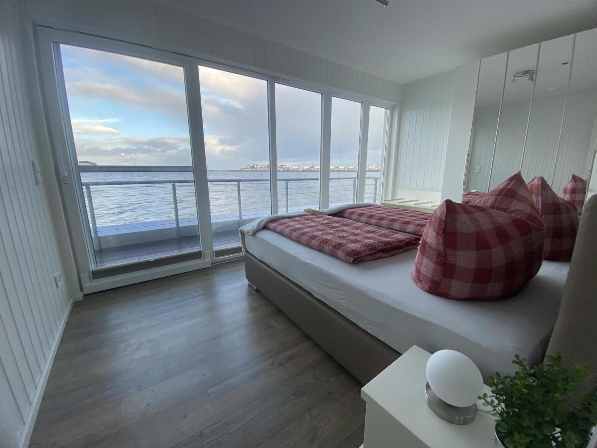 Schwimmendes Ferienhaus Antares One By Seeblick Ferien Oro, Rundum Wasser, Sauna 올페니츠 외부 사진