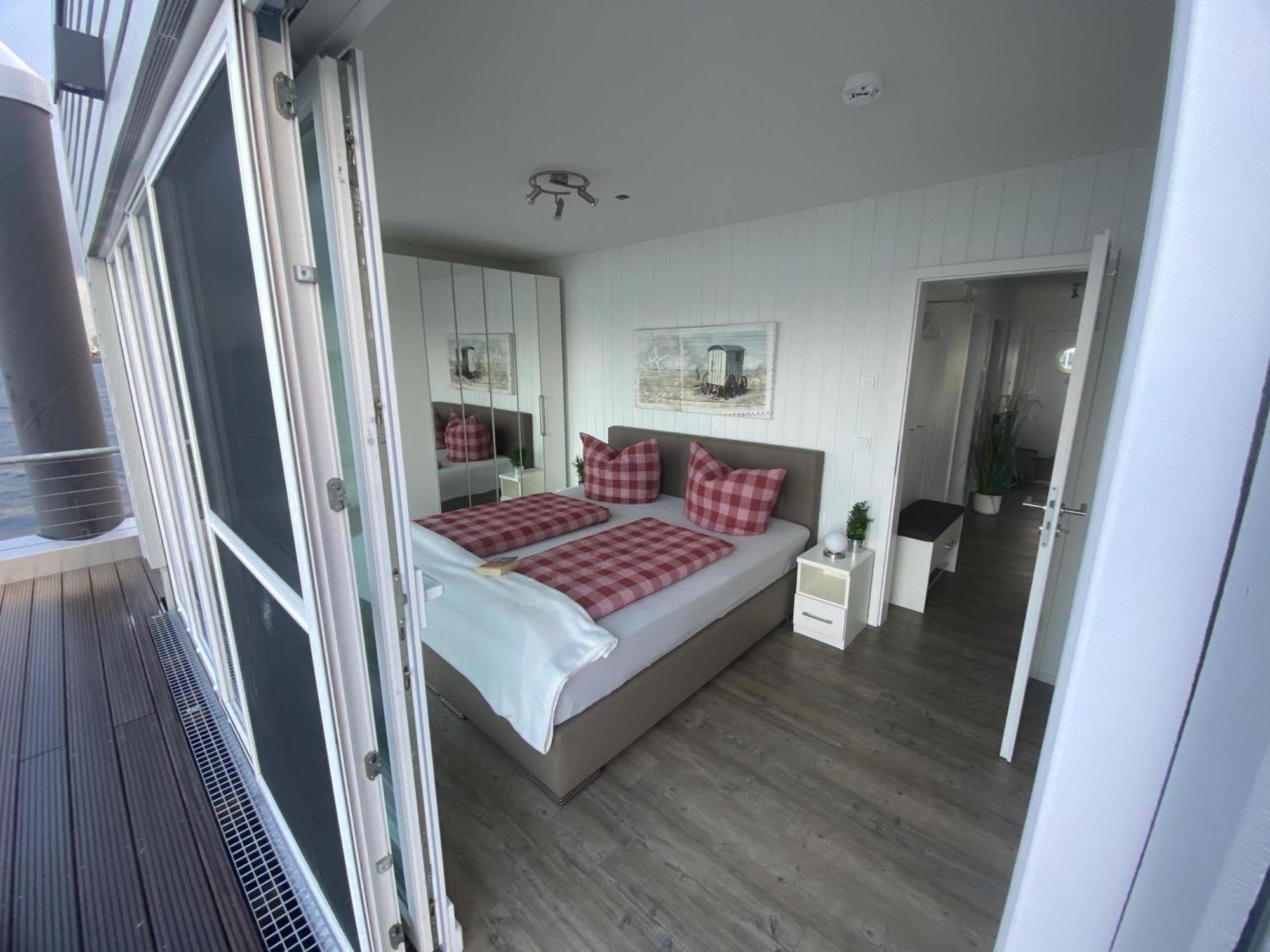 Schwimmendes Ferienhaus Antares One By Seeblick Ferien Oro, Rundum Wasser, Sauna 올페니츠 외부 사진